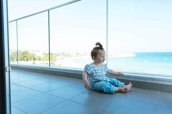 Quels sont les avantages des garde-corps en verre sur mesure ?