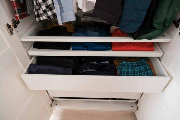 Comment créer un espace de rangement de chaussures dans une entrée ?