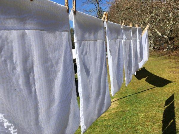 Draps en lin : préserver sa douceur et son éclat grâce à un lavage efficace